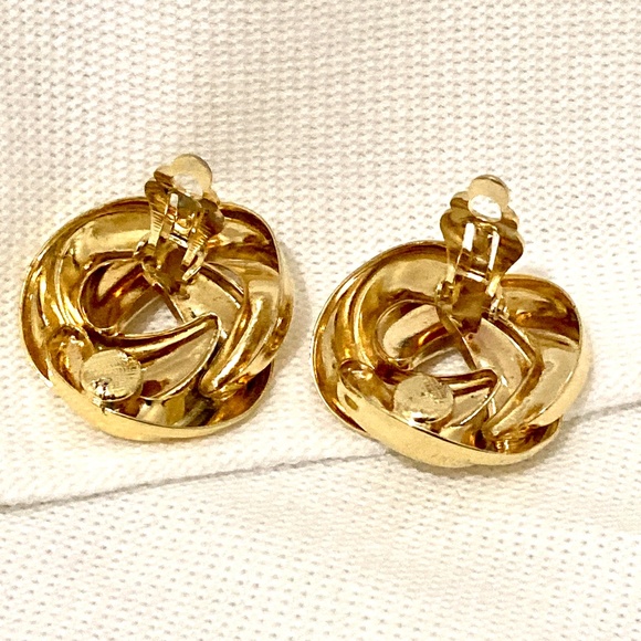 Gorgeous, Gold-tone, Circular Clip-On Earrings - Picture 8 of 9